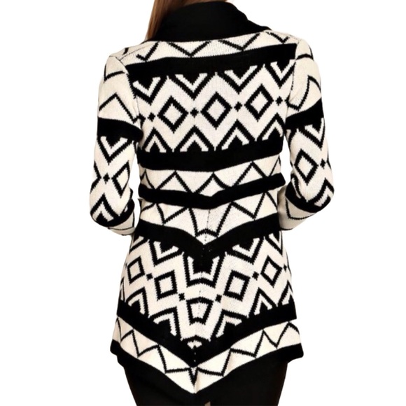 Abstract Sweater - Picture 2 of 6